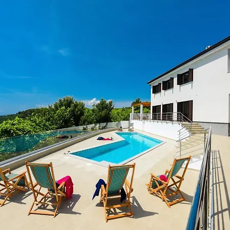 ヴィラ Lubey Zadarvillas *