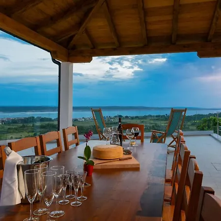 Lubey Zadarvillas *