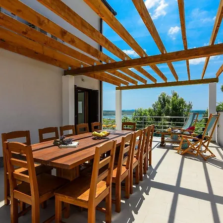 Lubey Zadarvillas