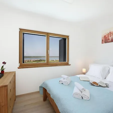 Lubey Zadarvillas *