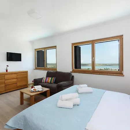 ヴィラ Lubey Zadarvillas Ljubač