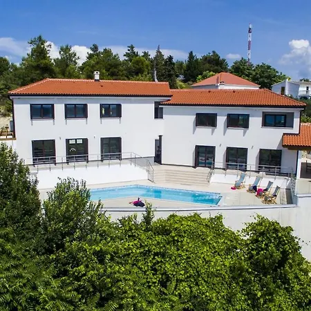Lubey Zadarvillas