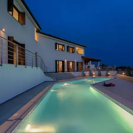 Lubey Zadarvillas 别墅 *