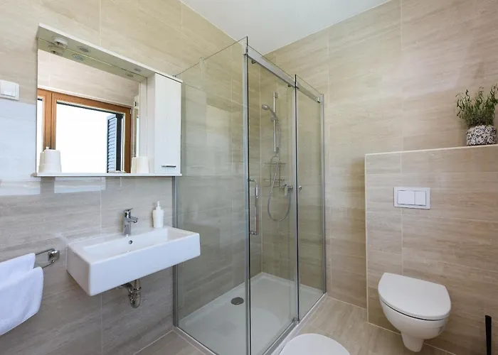 Lubey Zadarvillas Любач