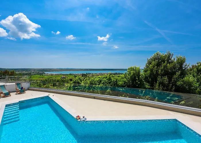 Lubey Zadarvillas * Любач